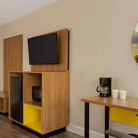 Days Inn By Wyndham Myrtle Beach-Beach Front Εξωτερικό φωτογραφία