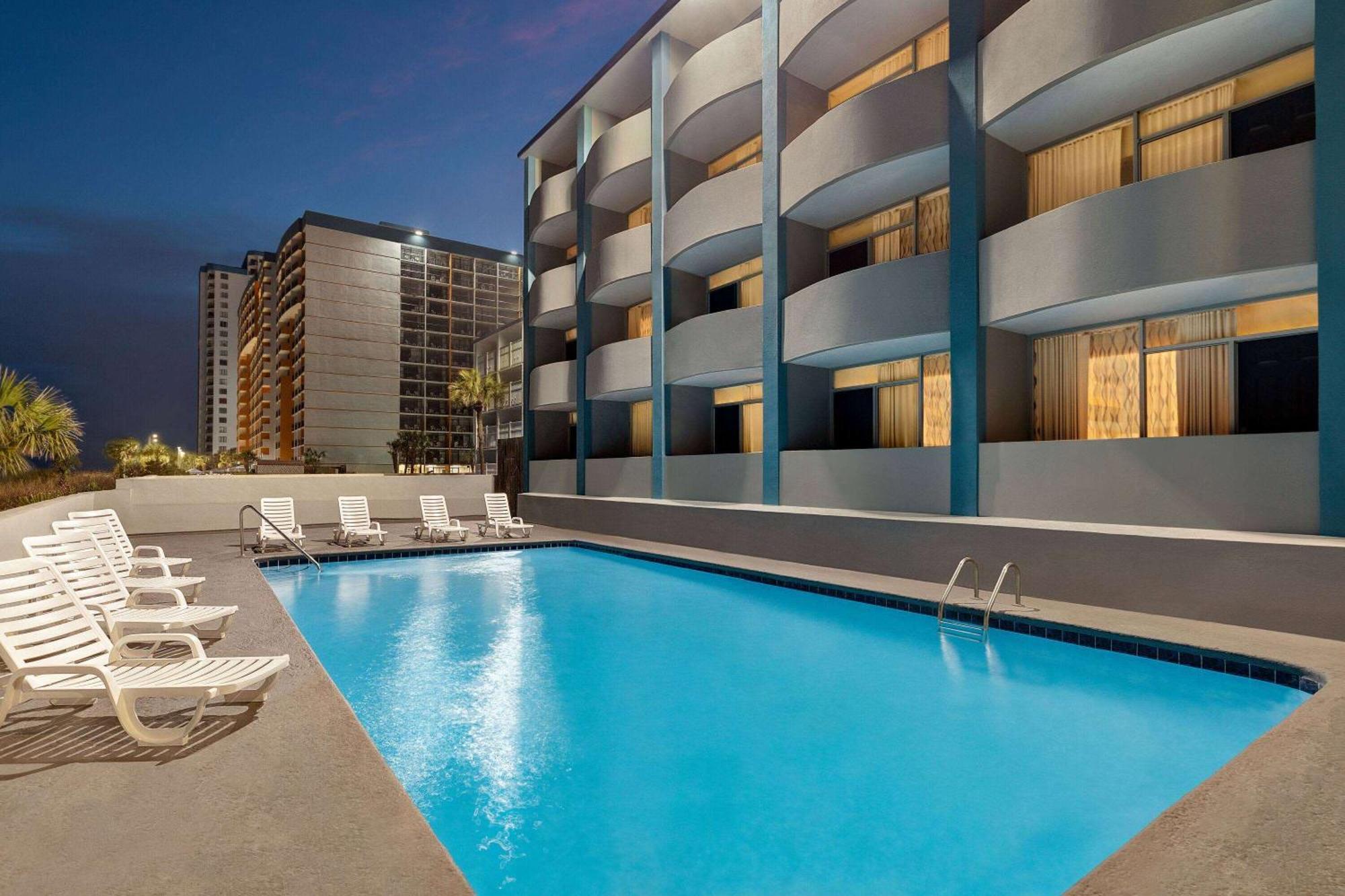 Days Inn By Wyndham Myrtle Beach-Beach Front Εξωτερικό φωτογραφία