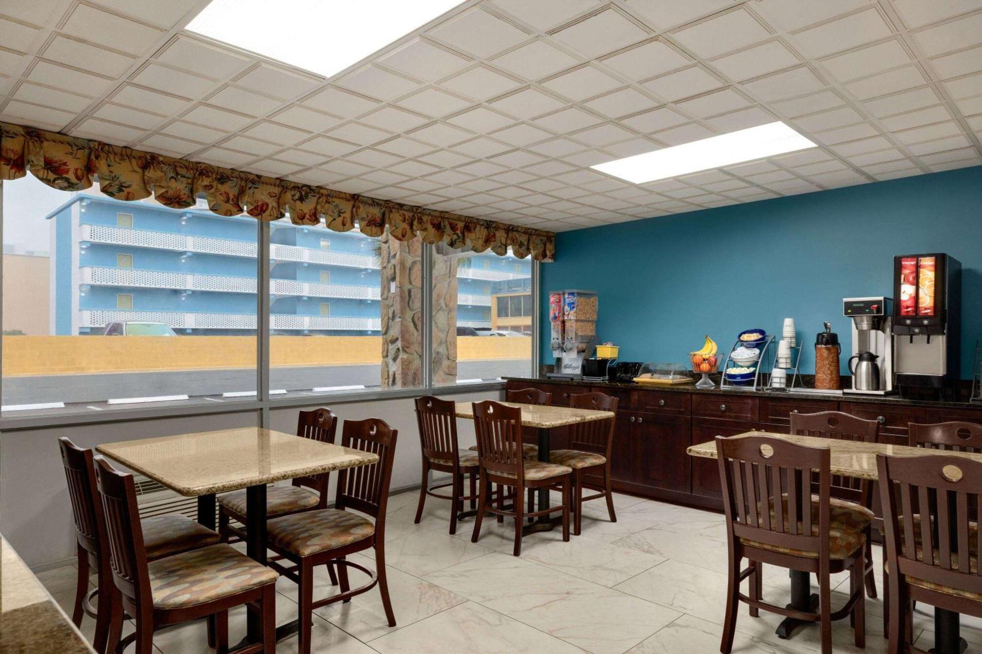 Days Inn By Wyndham Myrtle Beach-Beach Front Εξωτερικό φωτογραφία