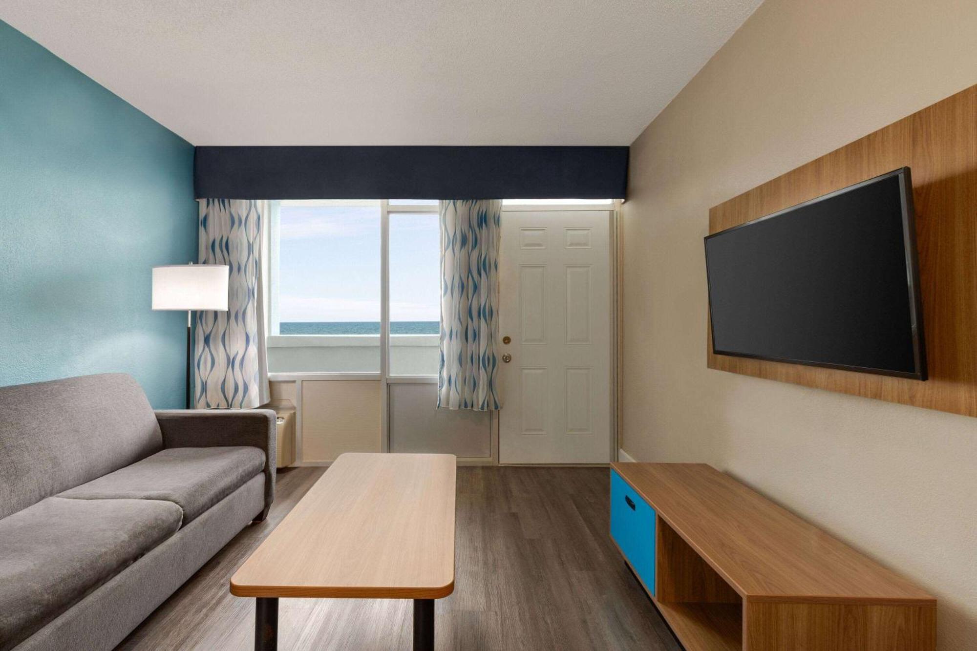 Days Inn By Wyndham Myrtle Beach-Beach Front Εξωτερικό φωτογραφία