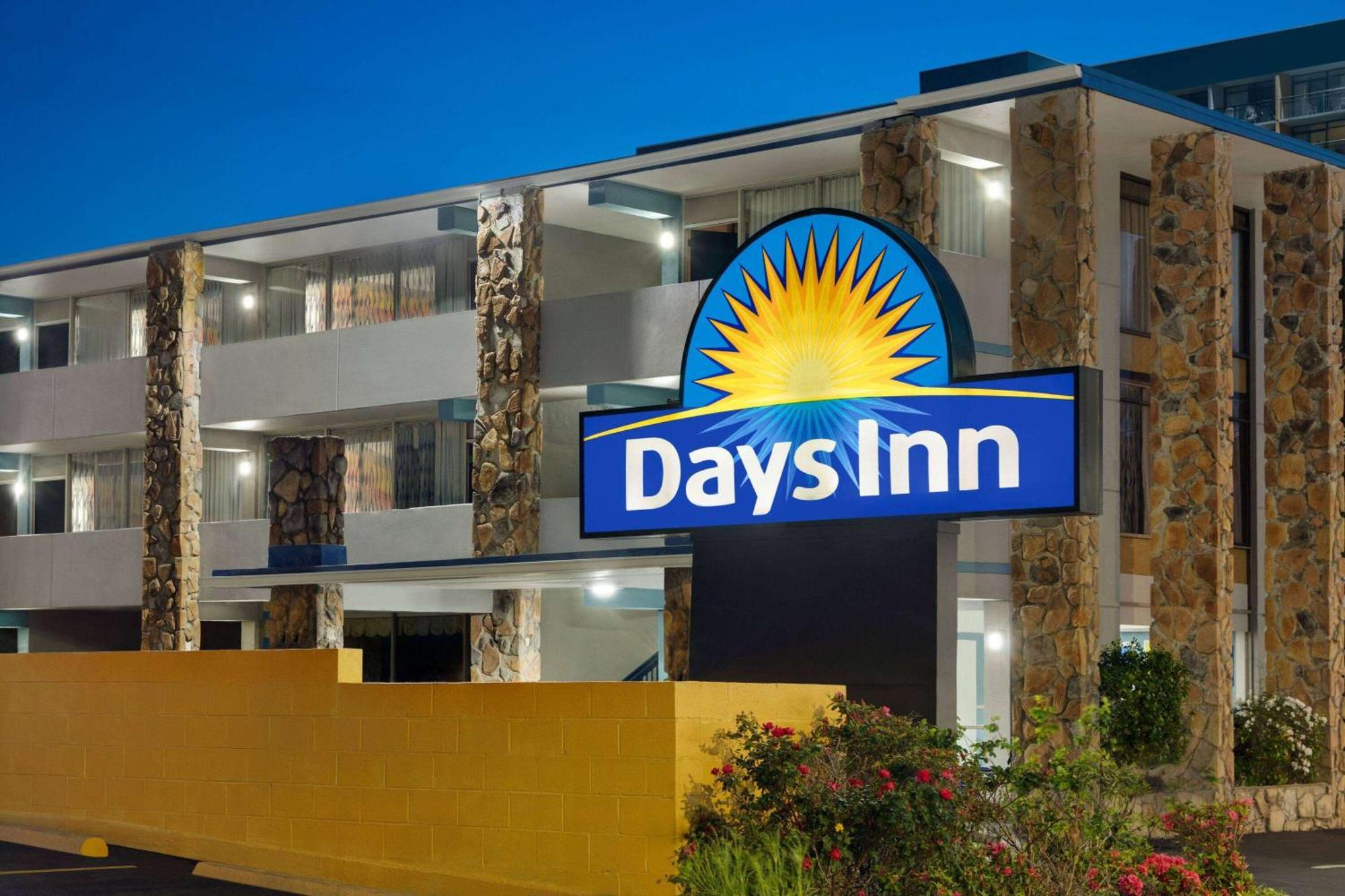 Days Inn By Wyndham Myrtle Beach-Beach Front Εξωτερικό φωτογραφία